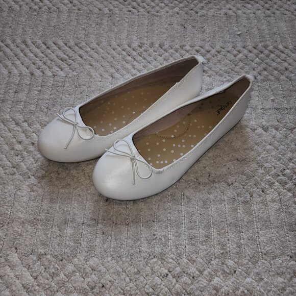Cat & Jack White Ballet Flats with Bow - Girls Size 4 - Dress Shoes - Picture 3 of 11